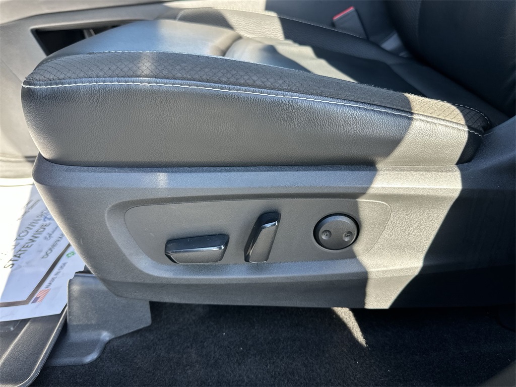 2023 Nissan Pathfinder SL photo 12