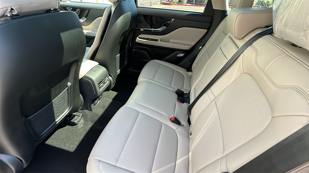2025 Lincoln Corsair Premiere photo 6