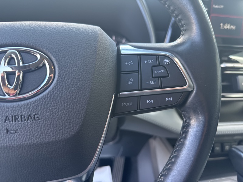 2021 Toyota Highlander XLE photo 24