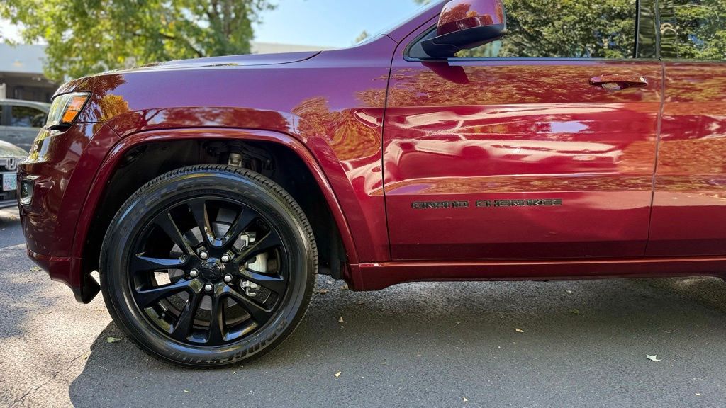 2020 Jeep Grand Cherokee Altitude photo 4