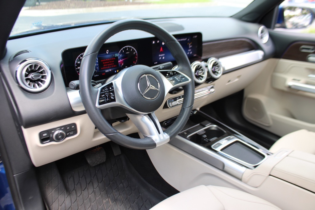 2024 Mercedes Benz GLB 250 photo 2