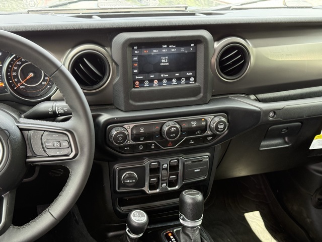 2023 Jeep Gladiator Willys photo 31
