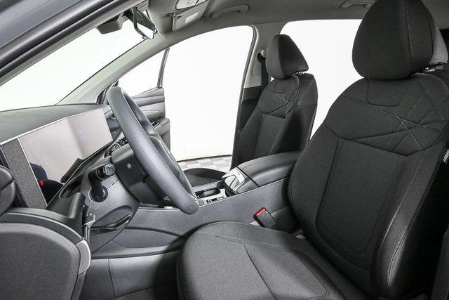 2025 Hyundai Tucson SE photo 4