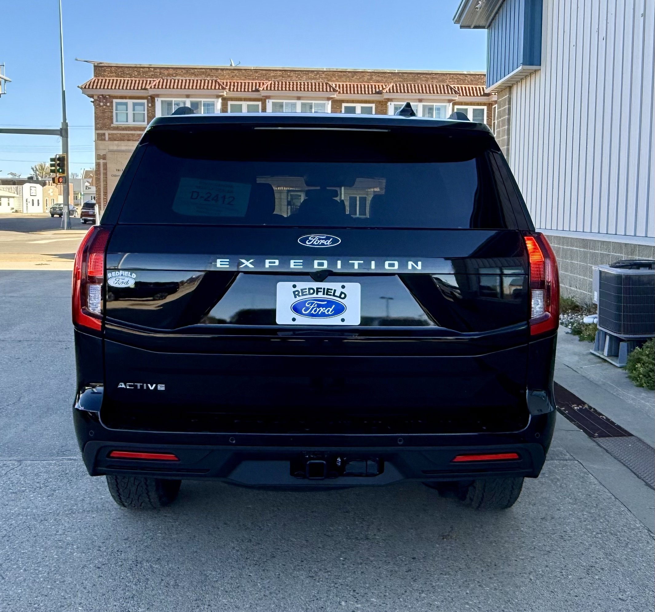 2025 Ford Expedition photo 2