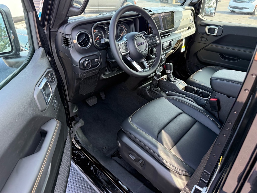 2025 Jeep Wrangler Sahara photo 3