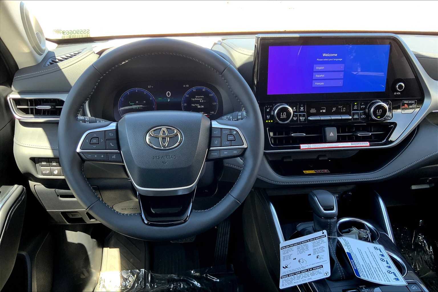 2025 Toyota Highlander Platinum photo 5