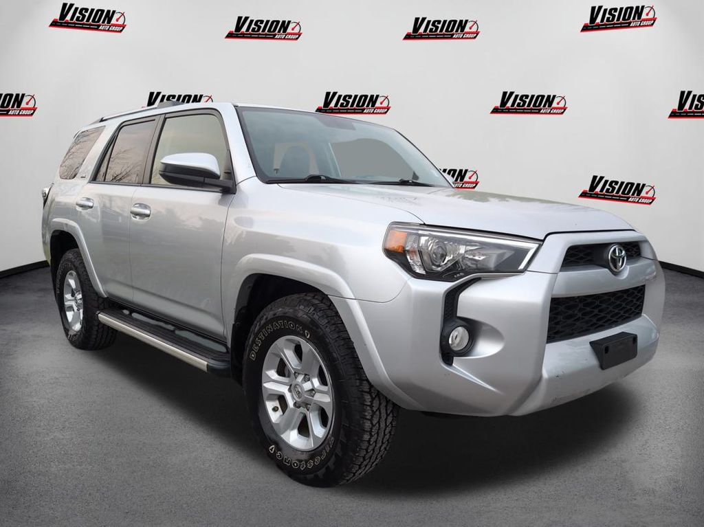 2019 Toyota 4Runner SR5 photo 3