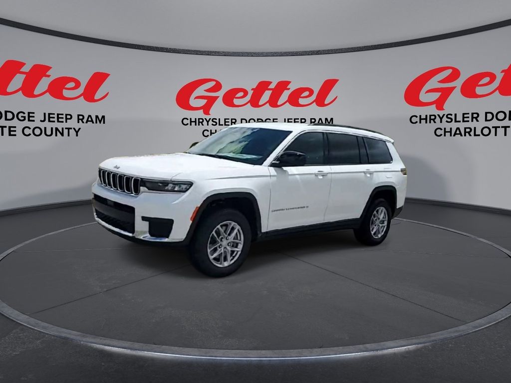 2025 Jeep Grand Cherokee Laredo photo 3