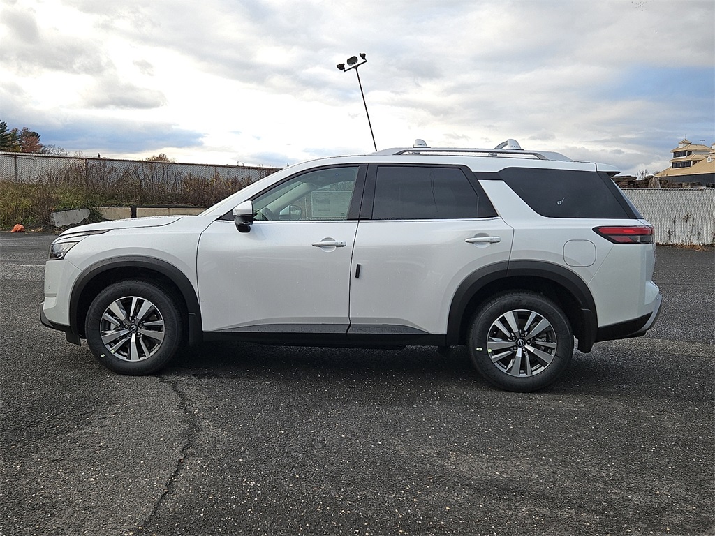 2025 Nissan Pathfinder SL photo 4