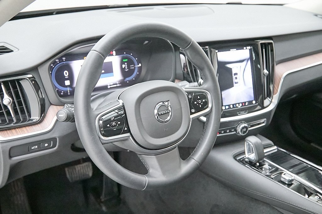 2025 VOLVO S60 - Image 13