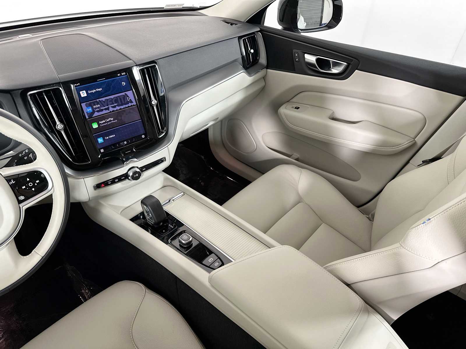 2025 Volvo XC60 B5 Core photo 20