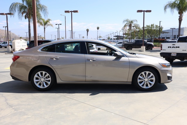 2022 Chevrolet Malibu 1LT photo 2