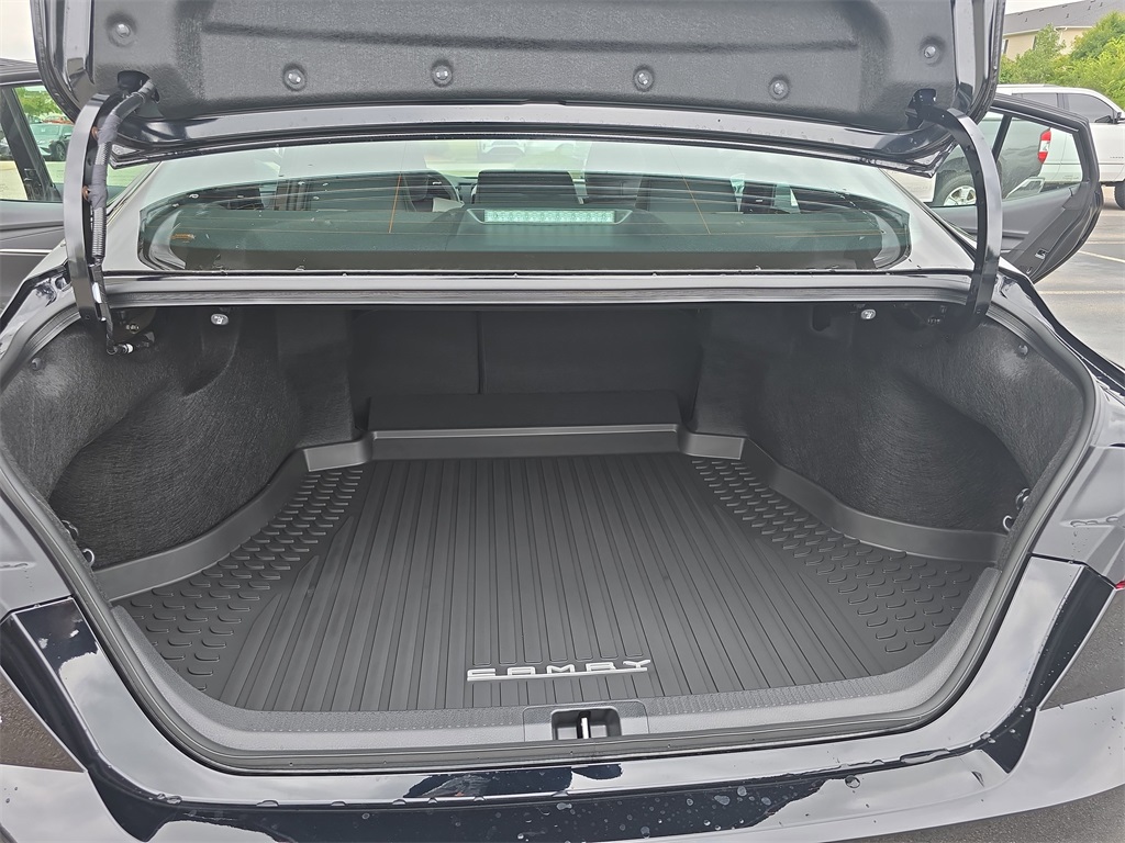 2025 Toyota Camry SE photo 11
