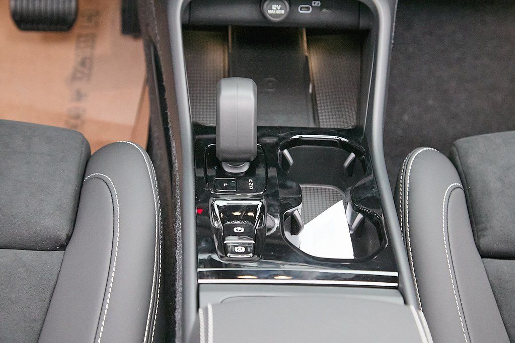 2026 VOLVO XC40 - Image 26