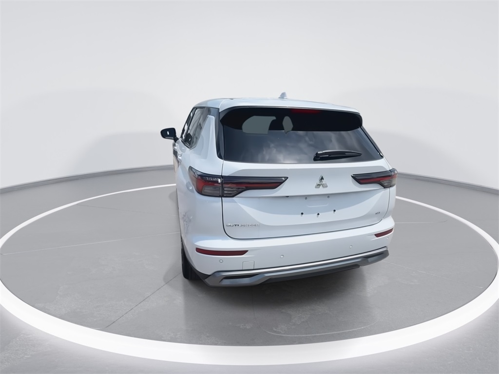 2025 Mitsubishi Outlander SE photo 7