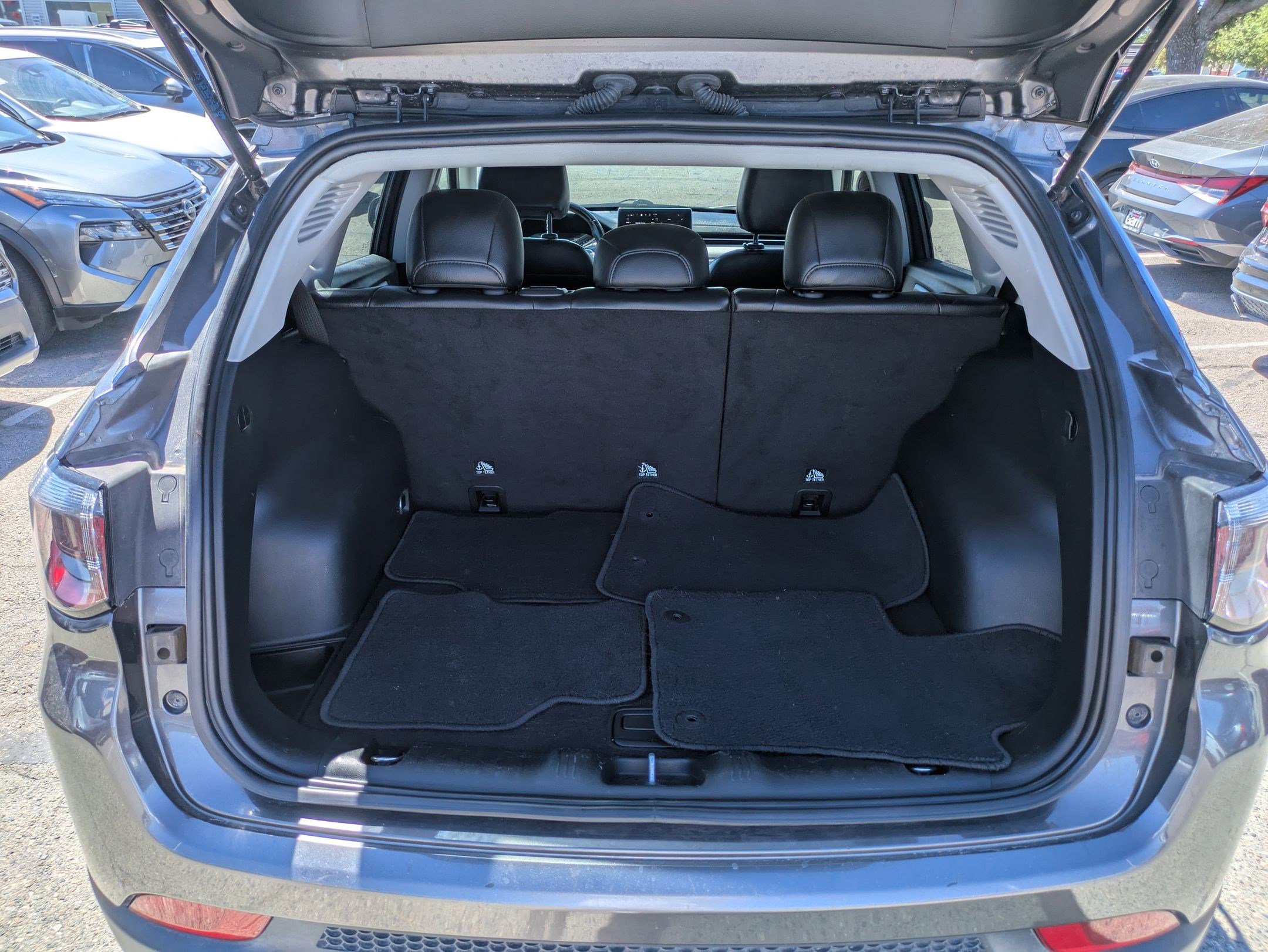 2022 Jeep Compass Latitude Lux photo 27
