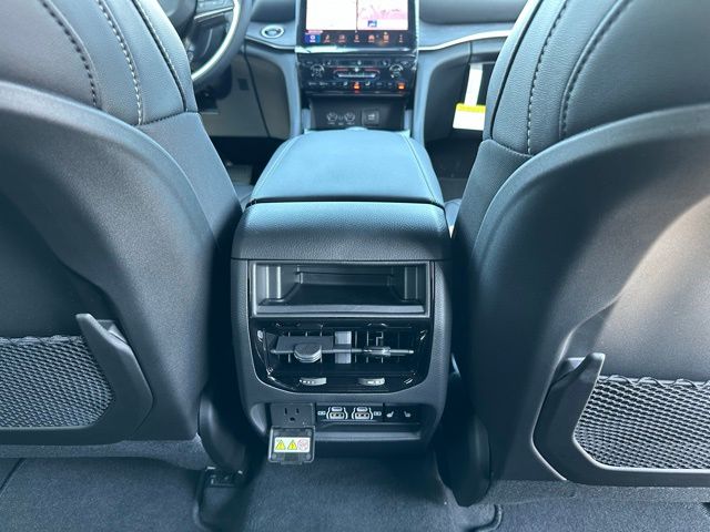 2025 Jeep Grand Cherokee Limited photo 32
