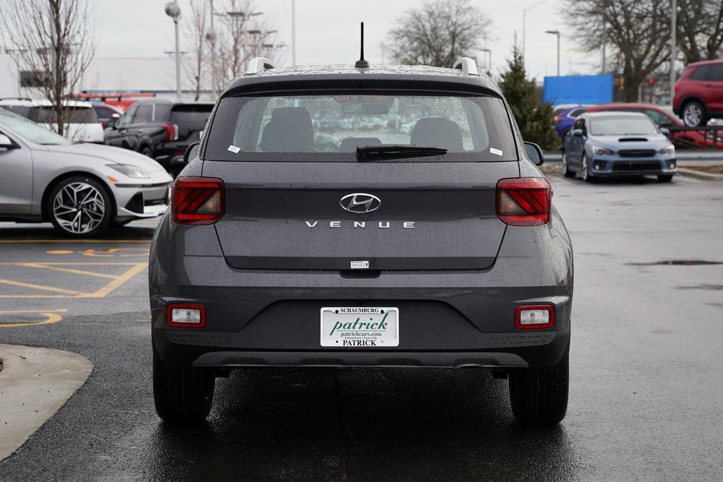 2025 Hyundai Venue SEL photo 5
