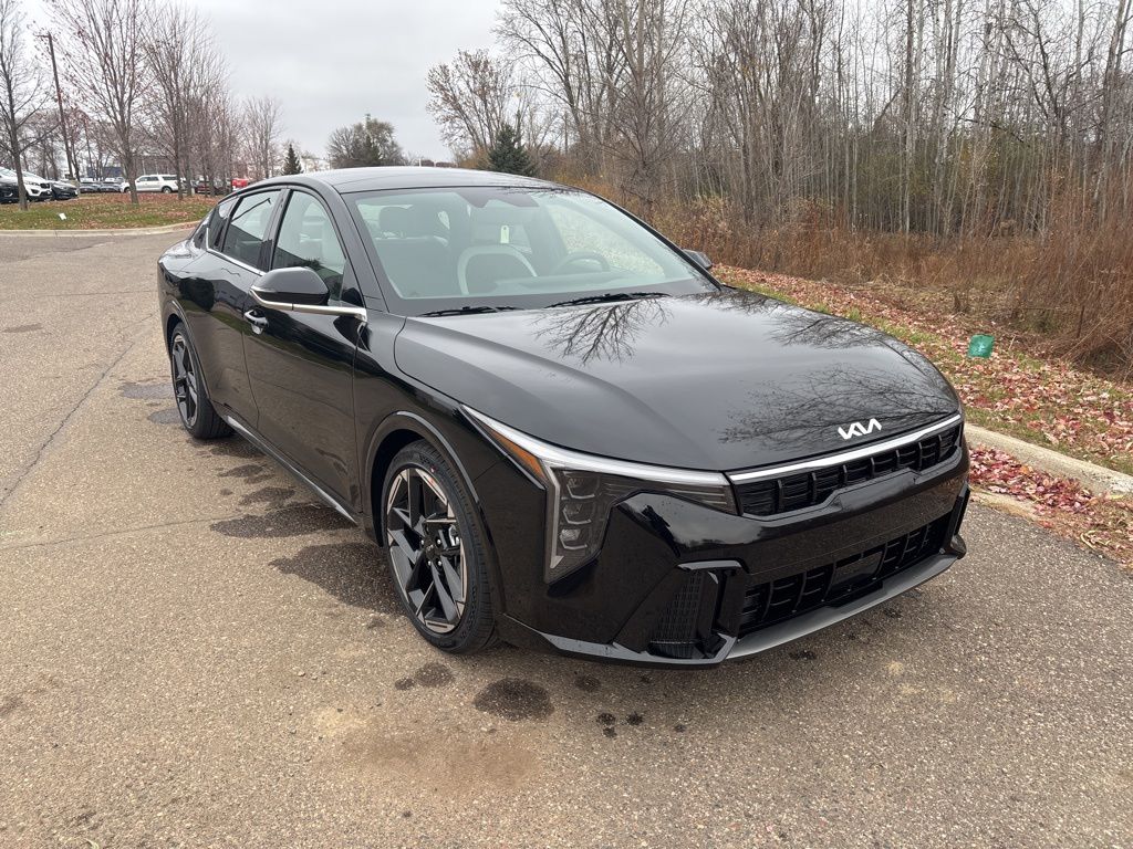 2025 Kia K4 GT-Line photo 4