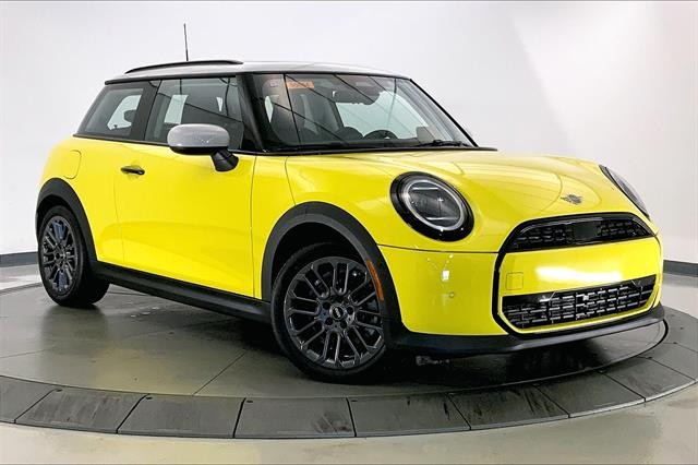 2025 MINI Hardtop 2 Door Base's photo