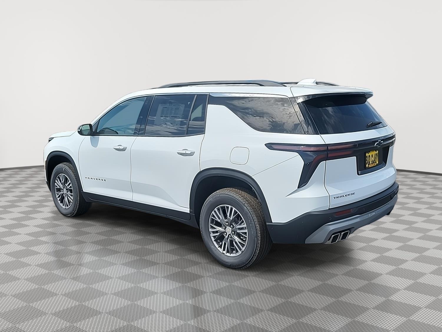 2025 Chevrolet Traverse photo 4