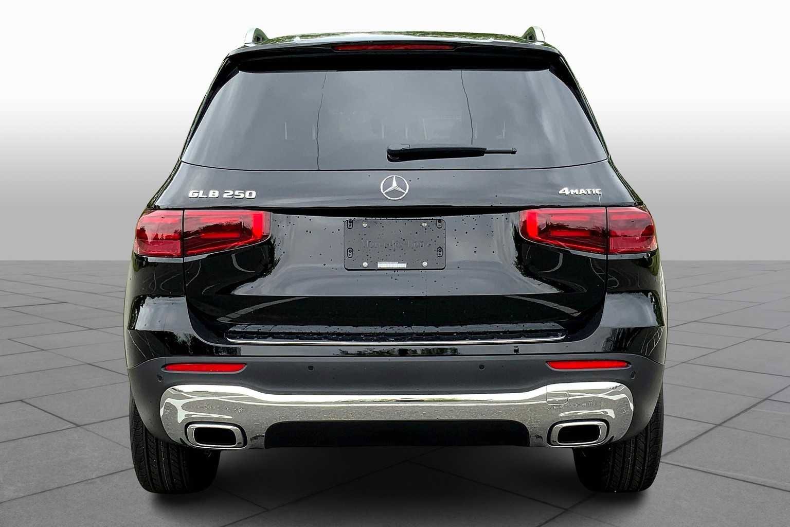 2025 Mercedes Benz GLB 250 4MATIC photo 4
