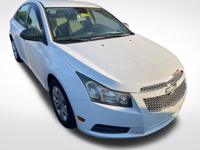 2014 Chevrolet Cruze LS photo 2
