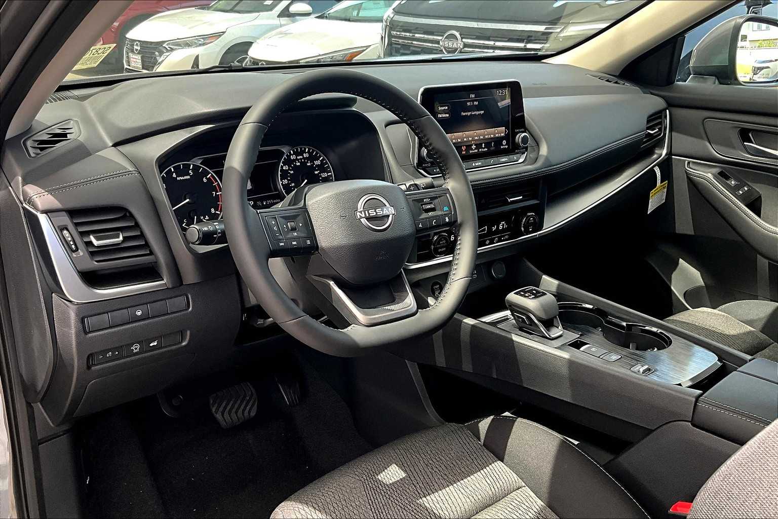 2025 Nissan Rogue SV photo 10