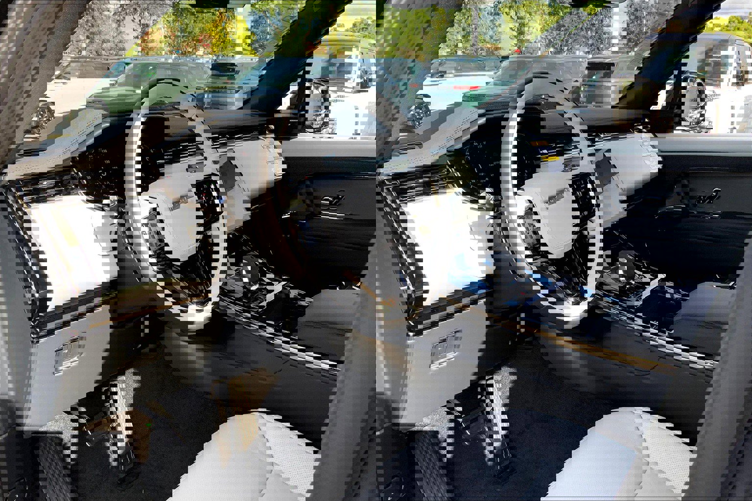 2025 Land Rover Range Rover Sport SE photo 8