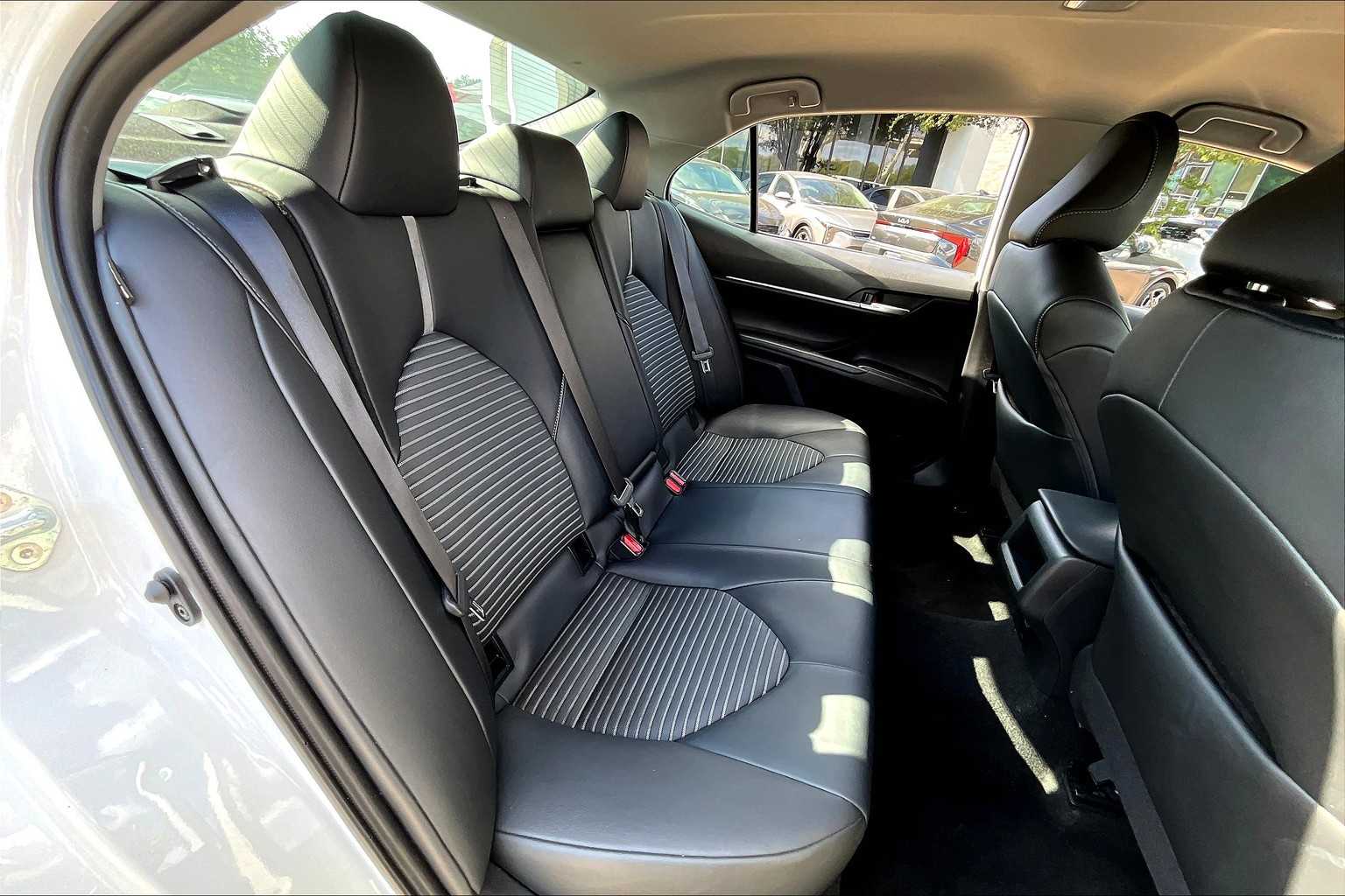 2023 Toyota Camry SE photo 18