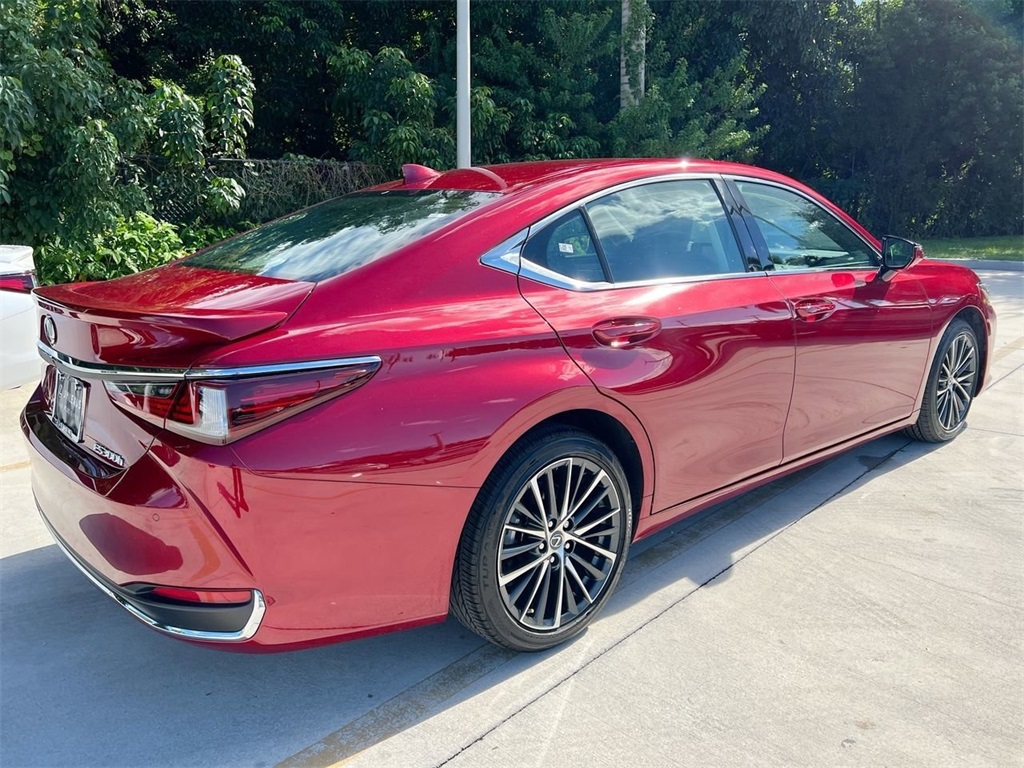 2024 Lexus ES 300h Premium photo 4