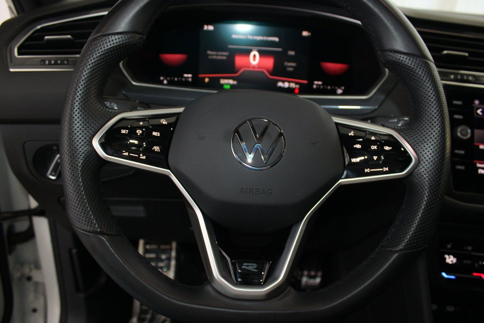 2023 Volkswagen Tiguan SE R-Line Black photo 14