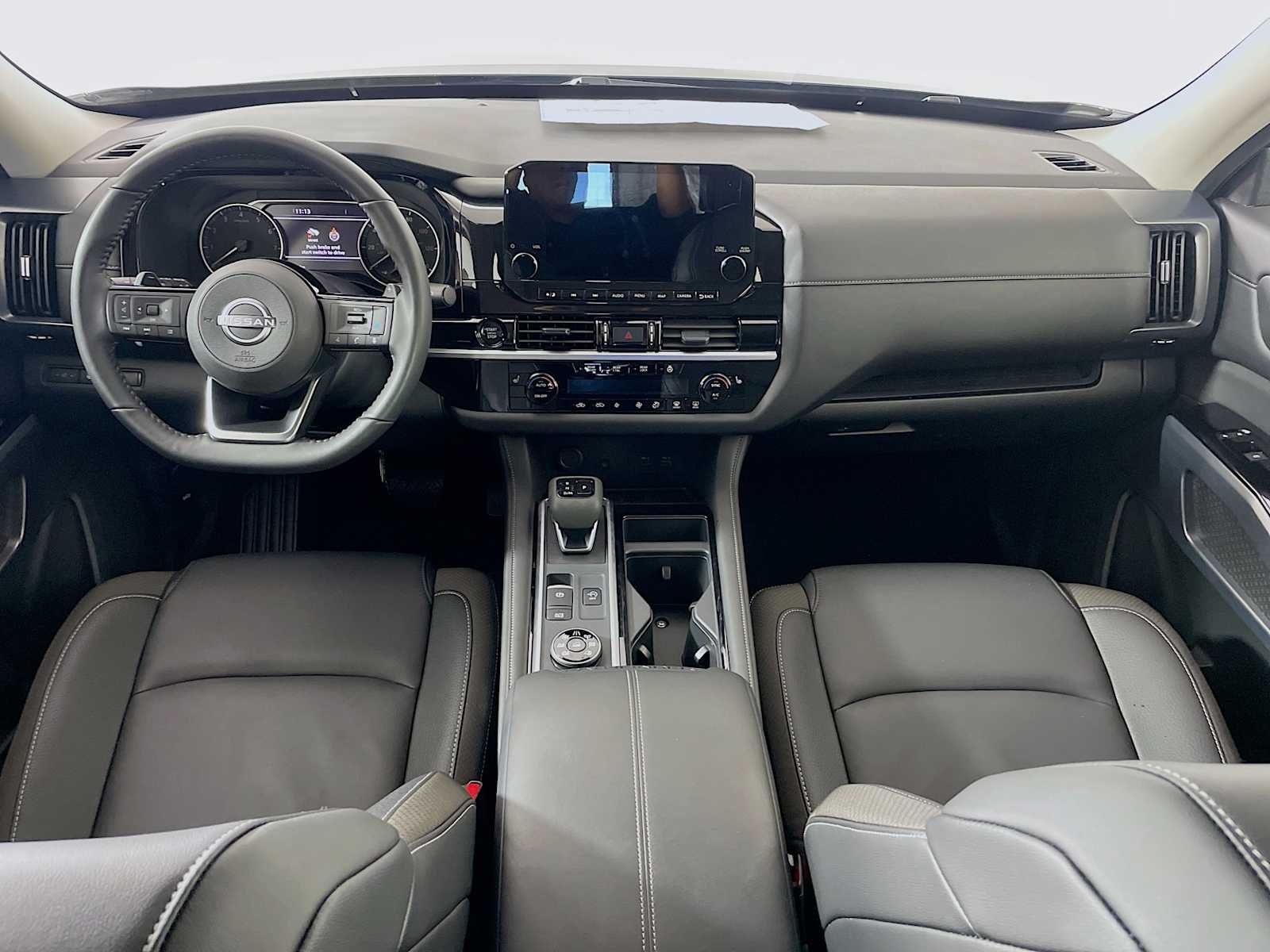 2025 Nissan Pathfinder SL photo 3