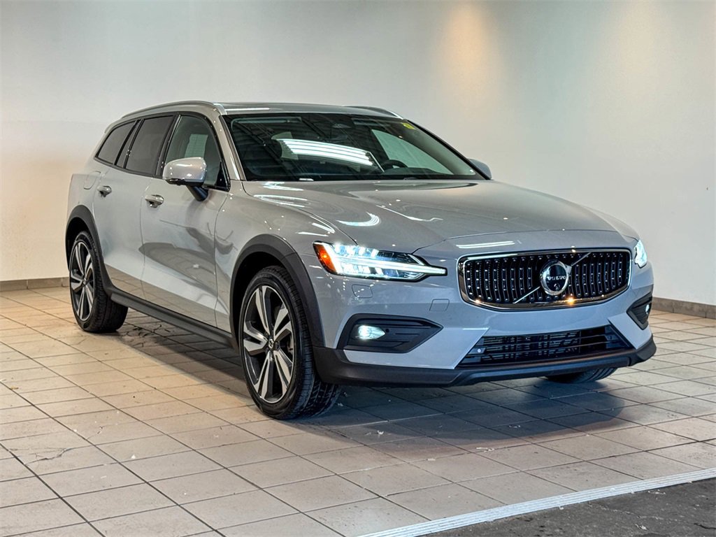 2024 Volvo V60 Cross Country B5 Plus photo 3