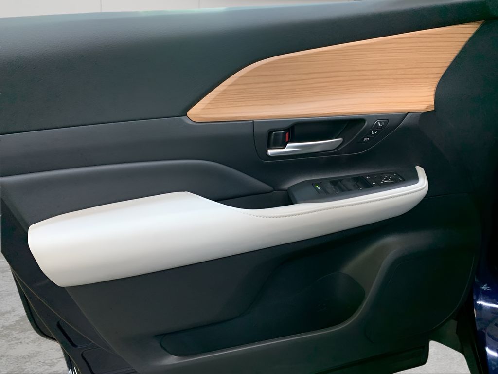 2025 Toyota Grand Highlander Limited photo 24
