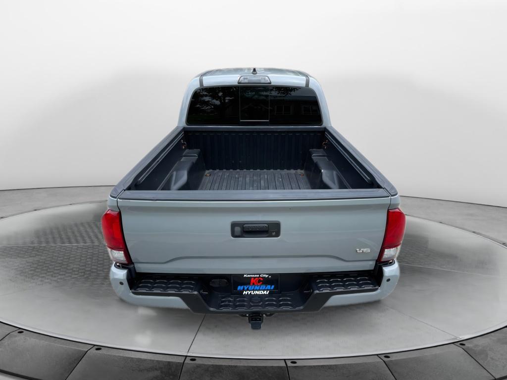 2019 Toyota Tacoma TRD Sport photo 4