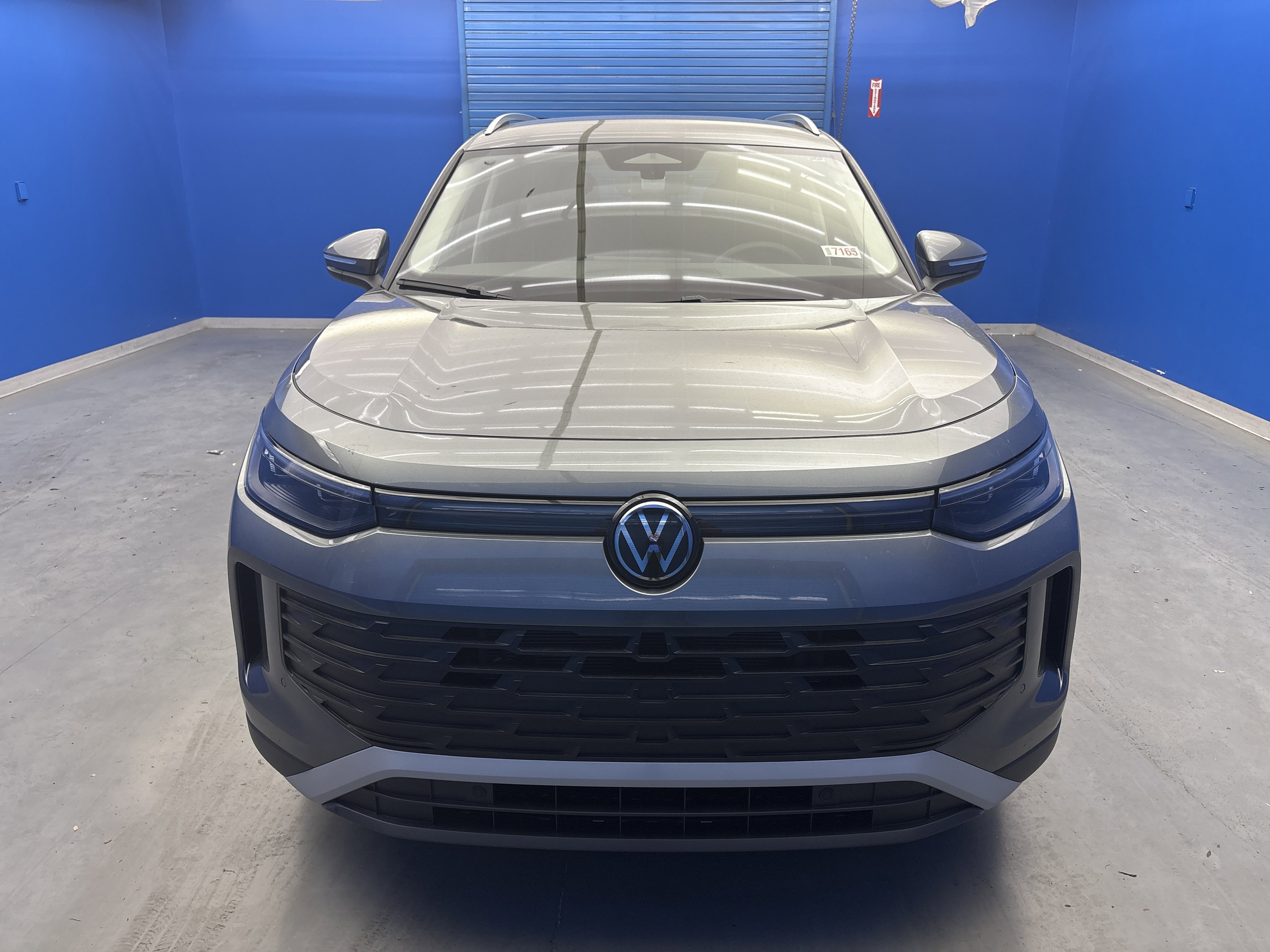 2025 Volkswagen Tiguan SE photo 3