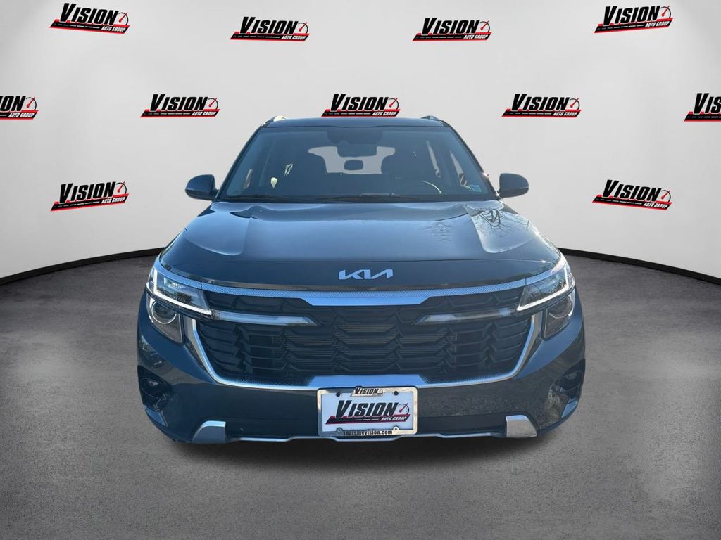 2025 Kia Seltos S photo 2