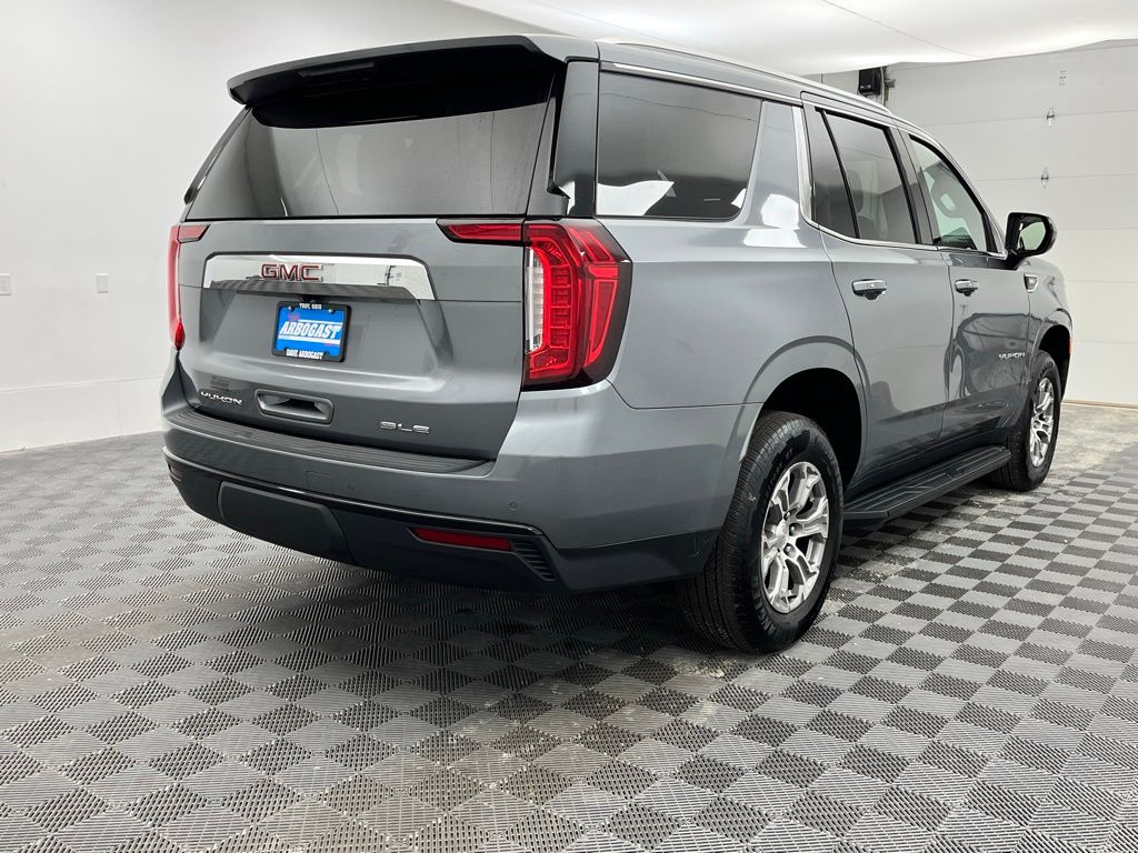 2022 Gmc Yukon SLE photo 2