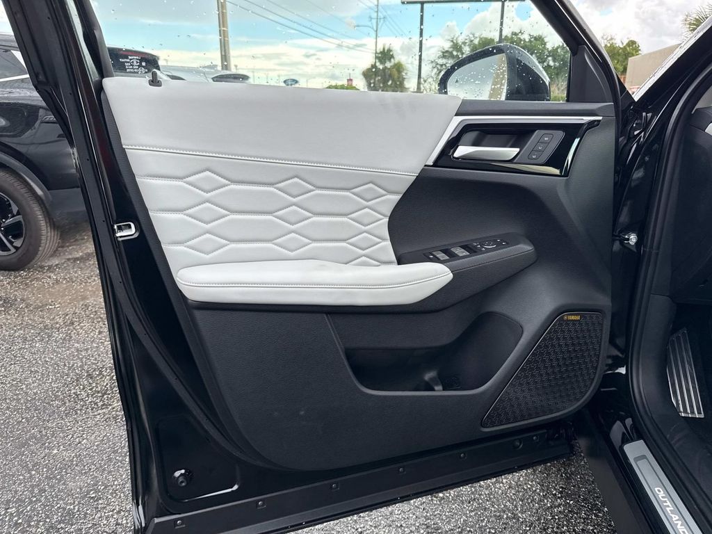2025 Mitsubishi Outlander SEL GT photo 18