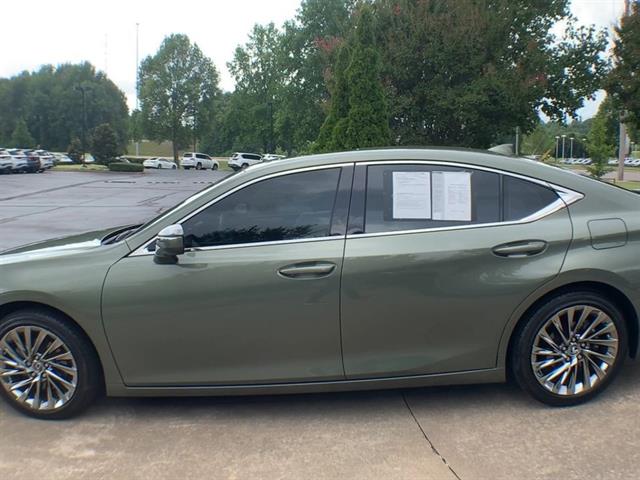 2024 Lexus ES 300h Ultra Luxury photo 5