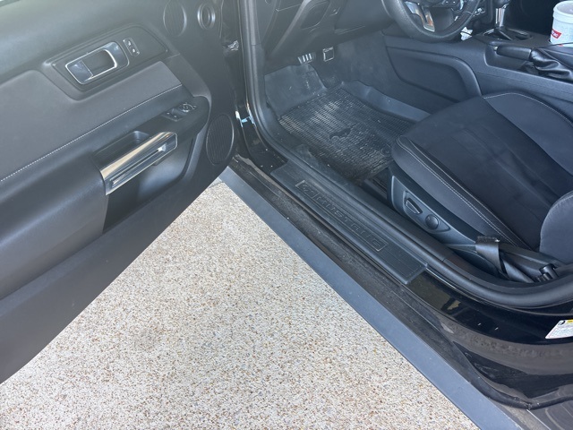 2022 Ford Mustang EcoBoost photo 4