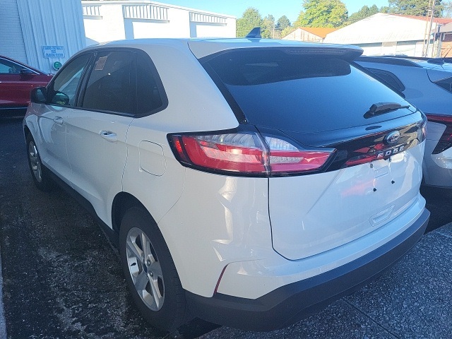 2021 Ford Edge SE photo 2