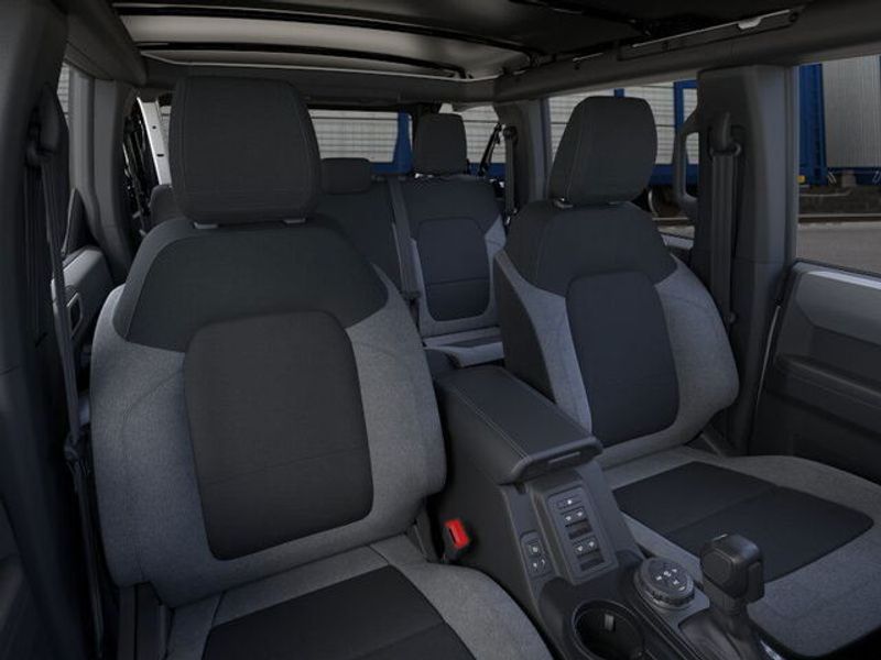 2025 Ford Bronco Base photo 10
