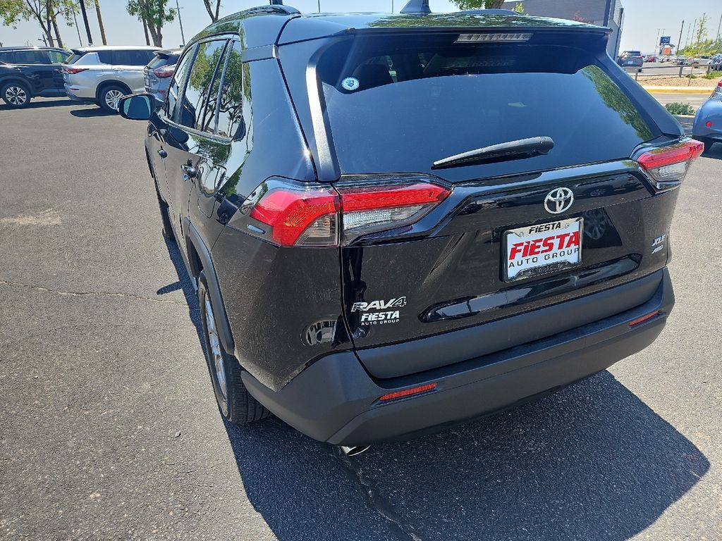 2024 Toyota RAV4 XLE photo 10