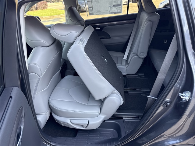 2025 Toyota Highlander Platinum photo 13