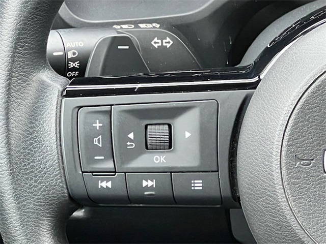 2022 Nissan Rogue SV photo 26