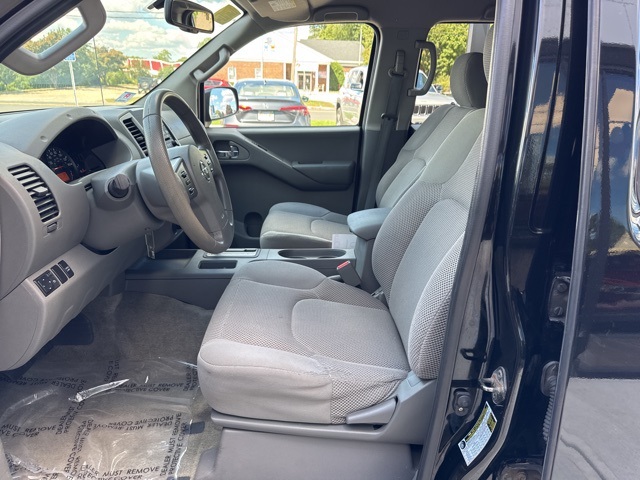 2012 Nissan Frontier SV photo 13