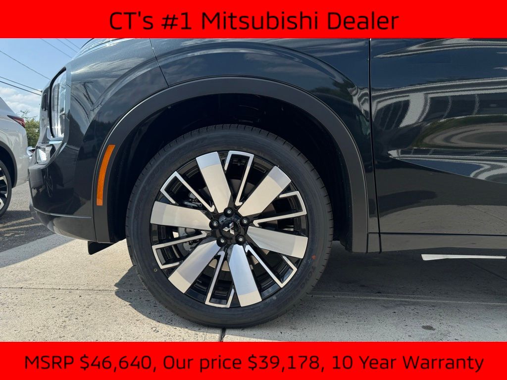 2025 Mitsubishi Outlander SEL photo 3