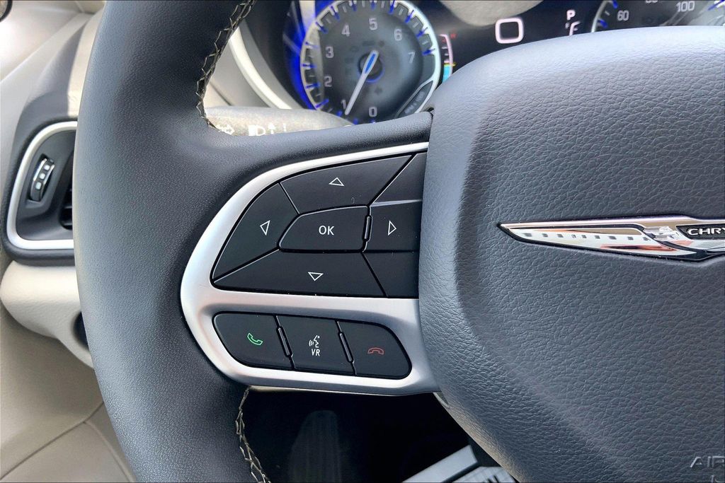 2024 Chrysler Pacifica Touring L photo 12